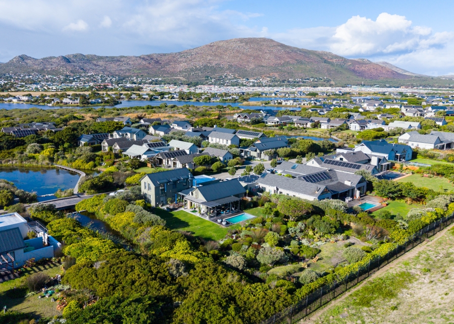 To Let 3 Bedroom Property for Rent in Lake Michelle Western Cape